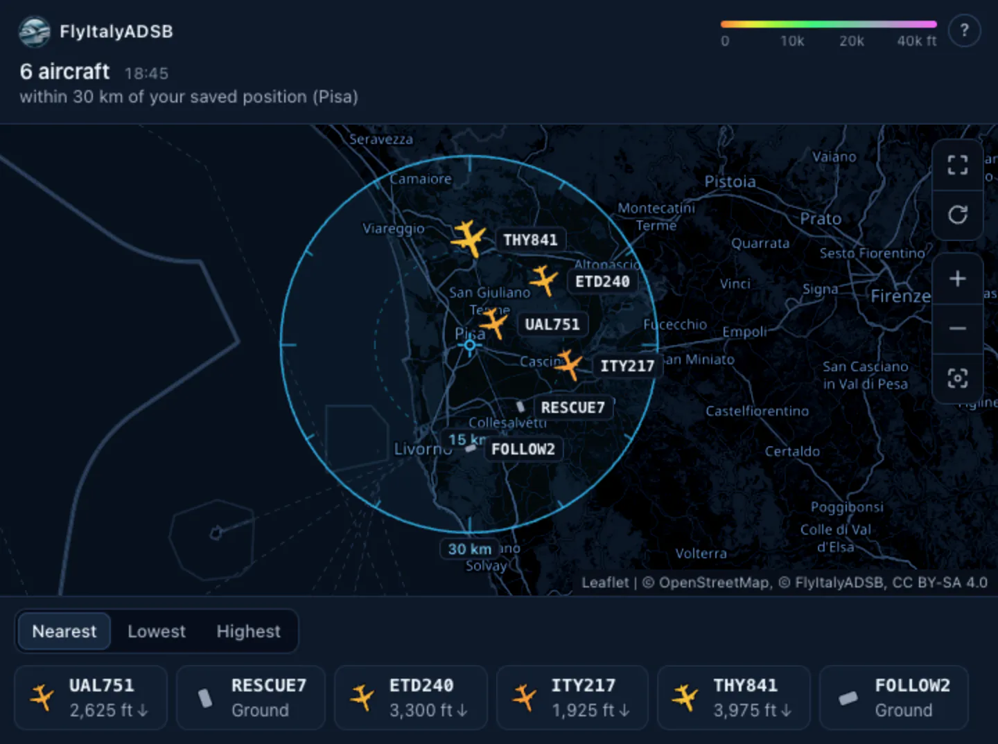 The map with 6 aircraft within 30 km of the saved position, in Pisa.