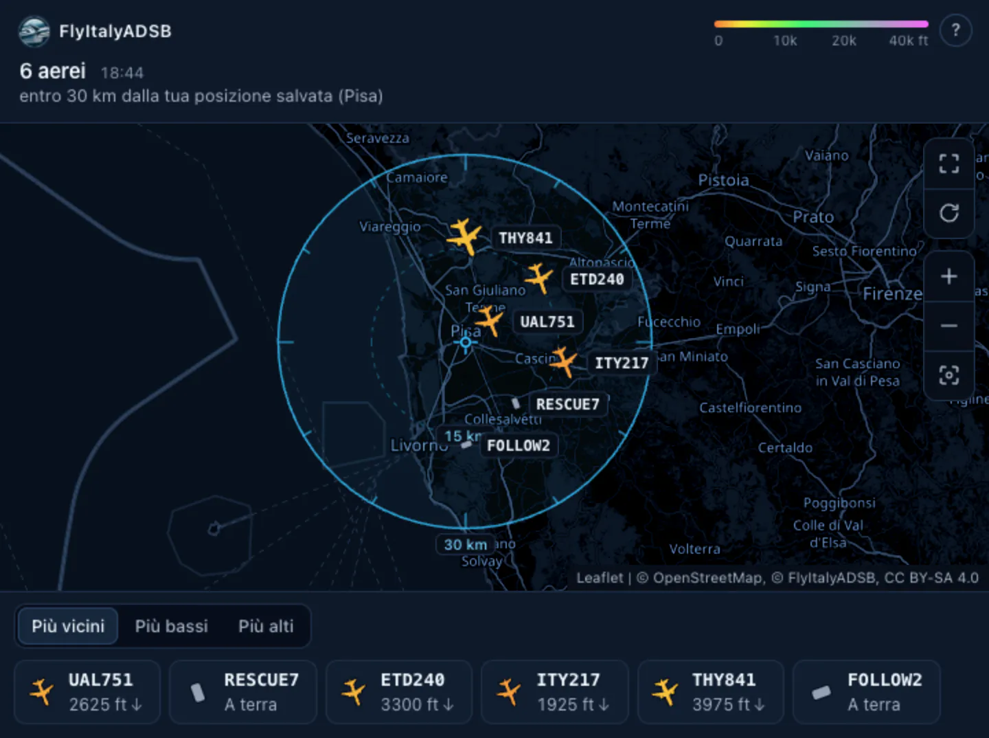 La mappa con 6 aerei entro 30 km dalla posizione salvata, a Pisa.
